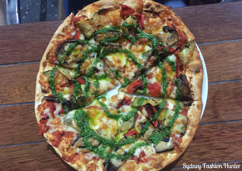 Sydney Fashion Hunter: Sunshine Coast Dining - Solbar Vegetarian Pizza