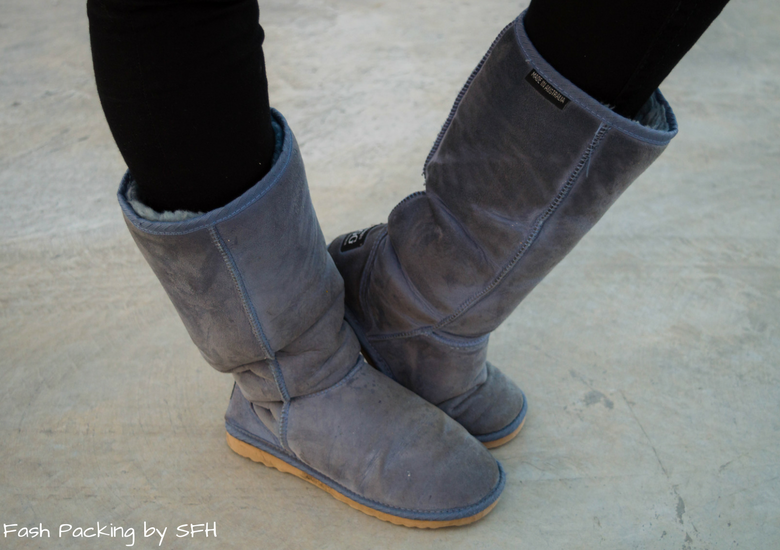 Fash Packing by Sydney Fashion Hunter: Black, White & Blue: Fresh Fashion Linkup 52 - Blue Ugg Boots