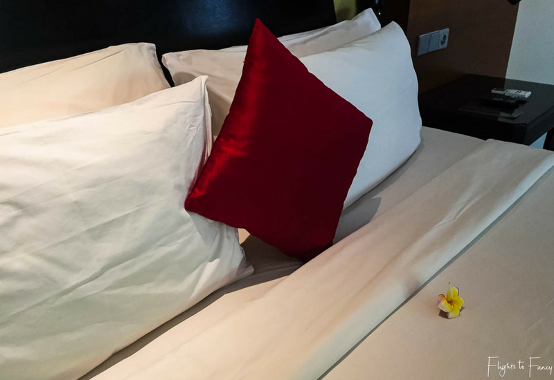 The Club Villas Seminyak: Bed in 1 bedroom honeymoon suite
